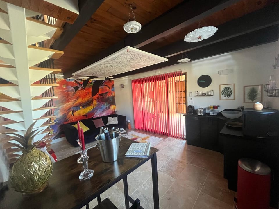 Kitchen or kitchenette, Seating area, Dining area