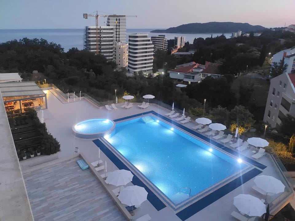 Property building, Pool view, Swimming pool, sunbed