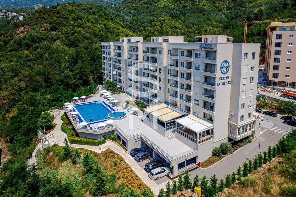 Property building, Swimming pool