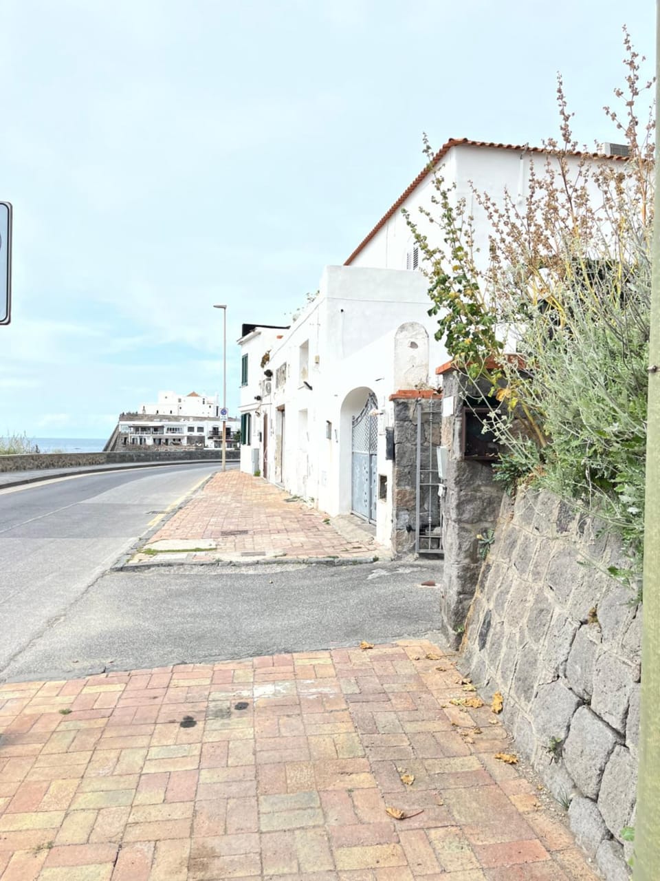 Property building, Neighbourhood, Natural landscape, Sea view, Street view