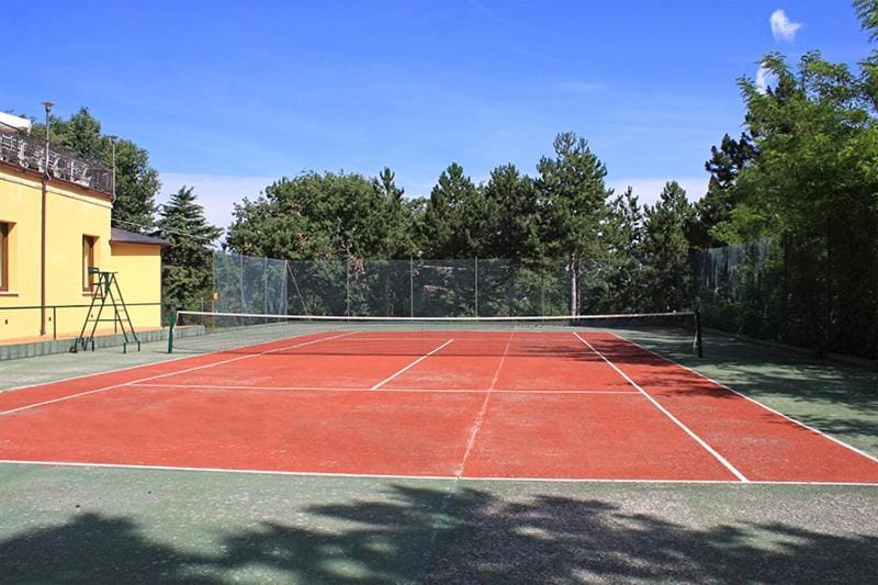 Tennis court