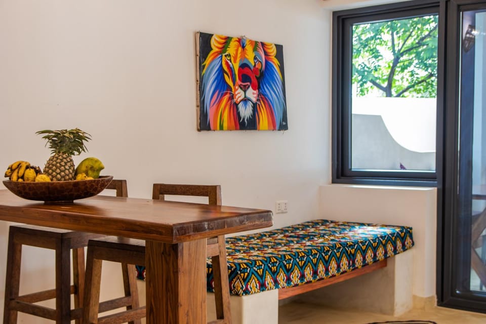 Living room, Dining area