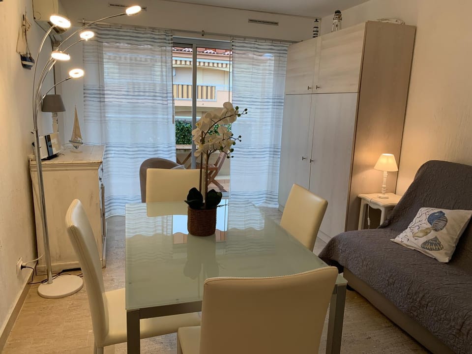 Studio vue mer centre ville avec garage Apartment in Sainte-Maxime
