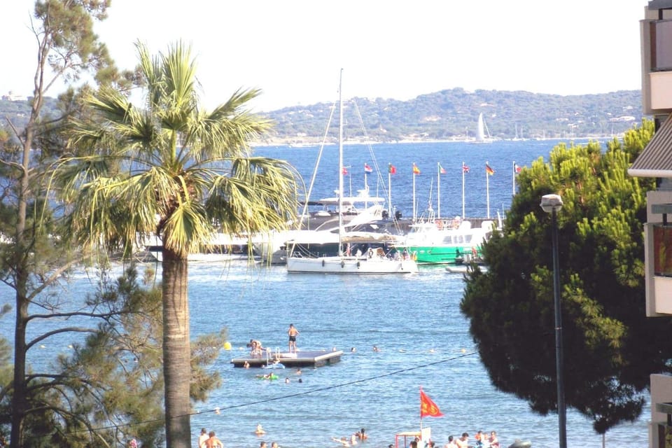 Studio vue mer centre ville avec garage Apartment in Sainte-Maxime