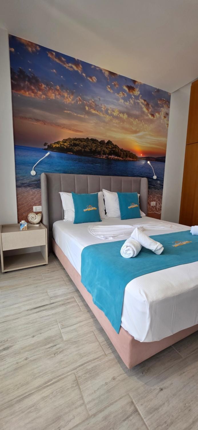 Bed, Bedroom, towels