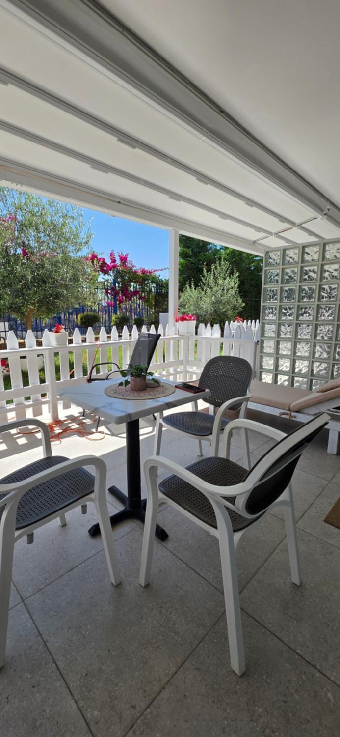 Suncoast Rooms Saranda near Port & Beach Apartment in Sarandë