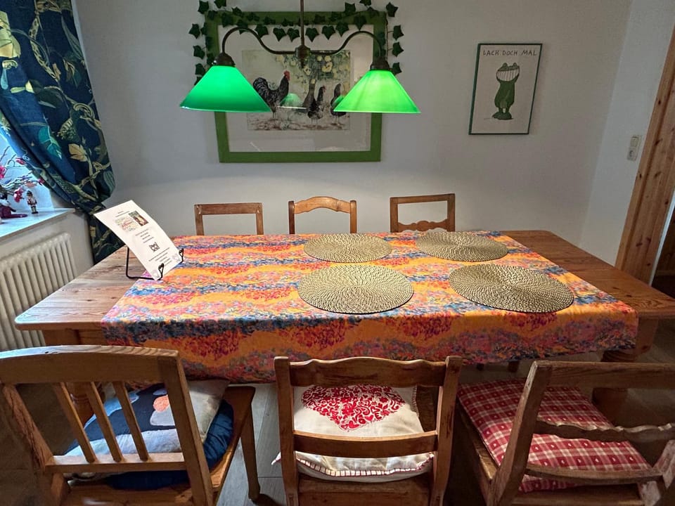 Seating area, Dining area