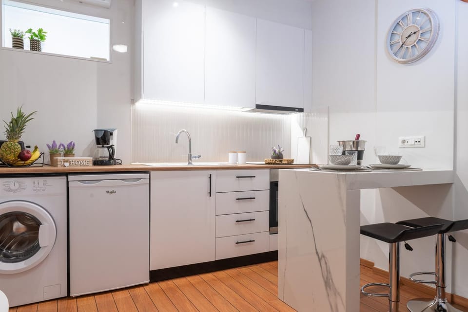 Kitchen or kitchenette, washing machine