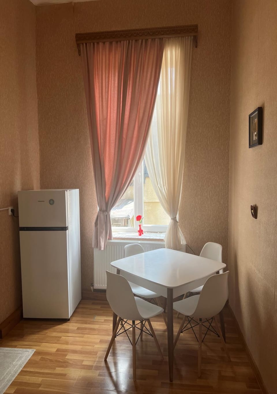Kitchen or kitchenette, Seating area, Dining area, oven