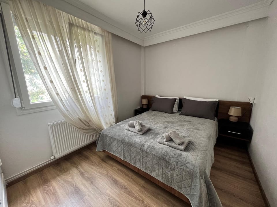 Bed, Photo of the whole room, Bedroom, towels