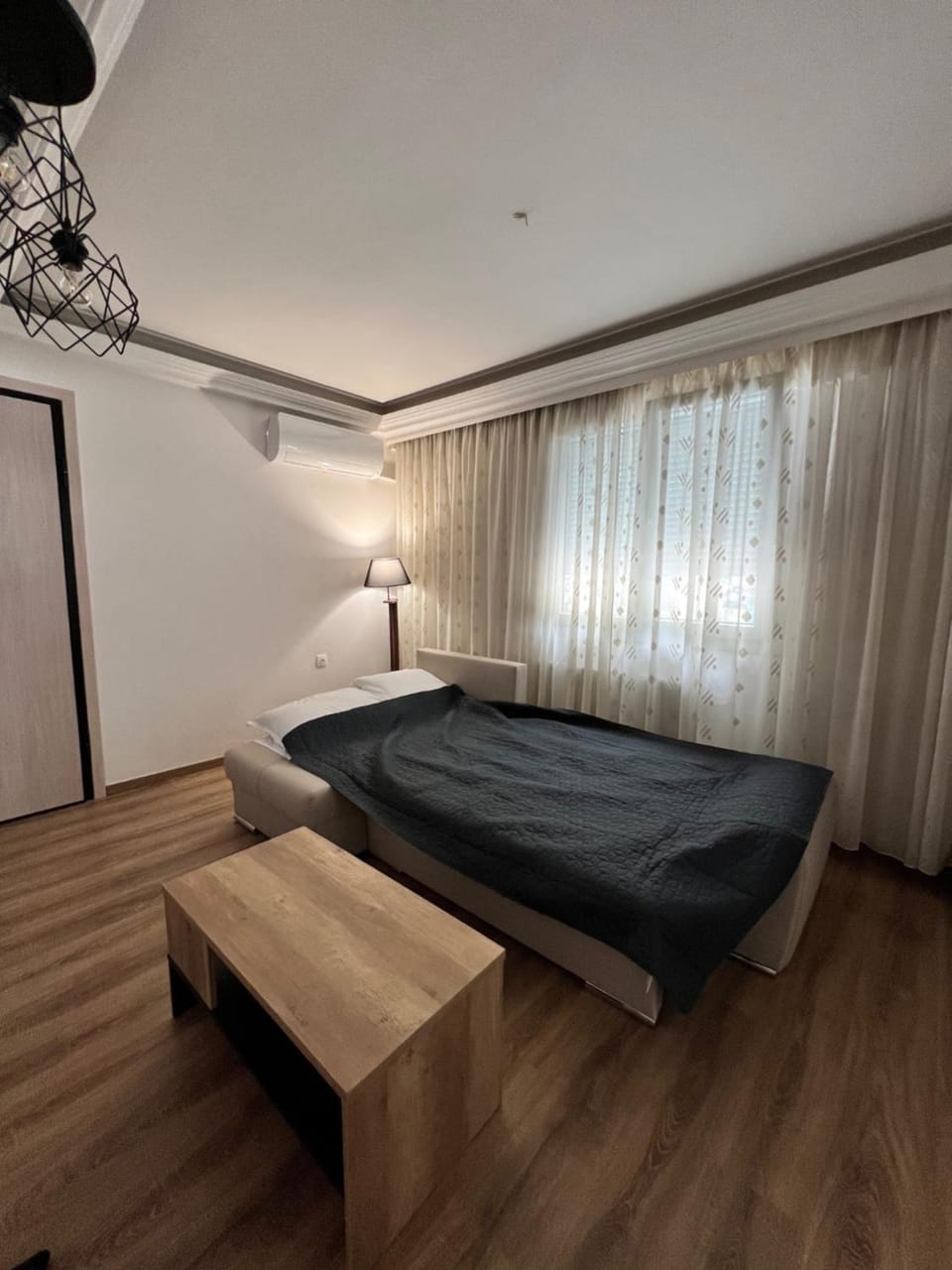 Bed, Living room, Photo of the whole room