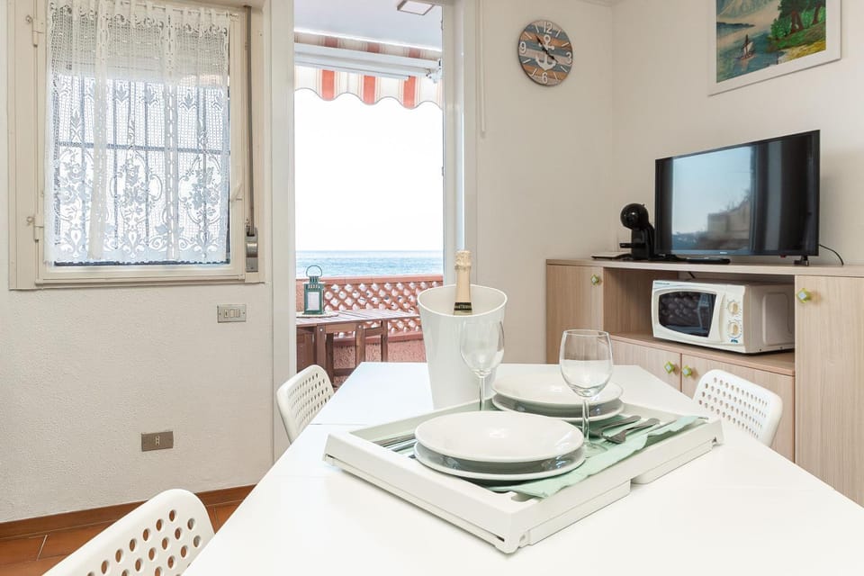 TV and multimedia, Dining area