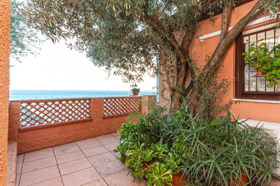 Property building, Patio, Spring, Day, Garden, View (from property/room), Balcony/Terrace, Garden view