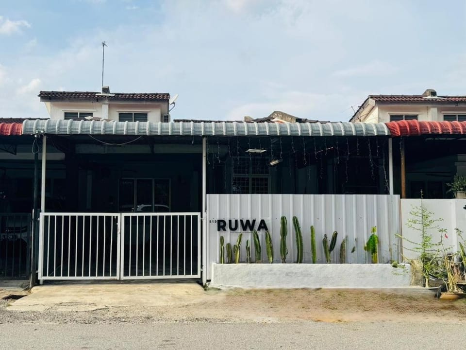 Ruwa Homestay Jitra - 3BR, EV Port House in Kedah