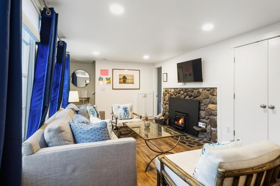 Hummingbird Cottage-MCA #50070 House in Manzanita