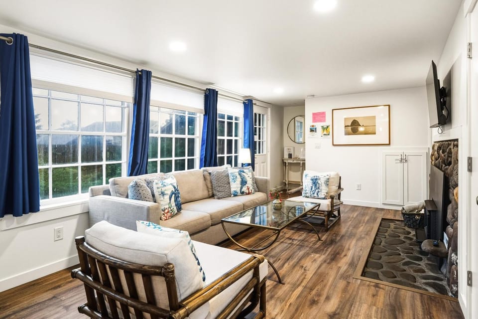 Hummingbird Cottage-MCA #50070 House in Manzanita