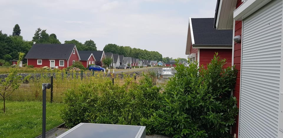 Day, Garden view, Location