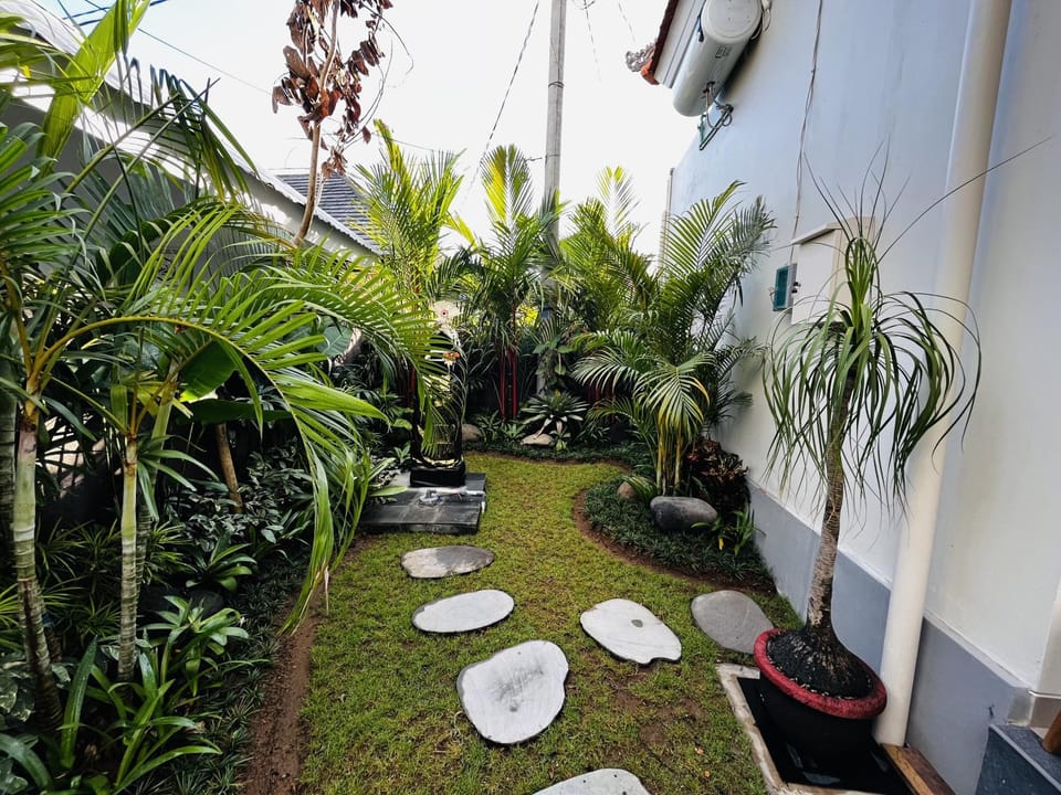 Cecillia Guesthouse Canggu Bed and Breakfast in North Kuta