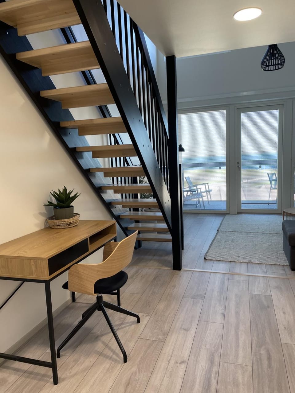 Photo of the whole room, Lake view, hair dresser