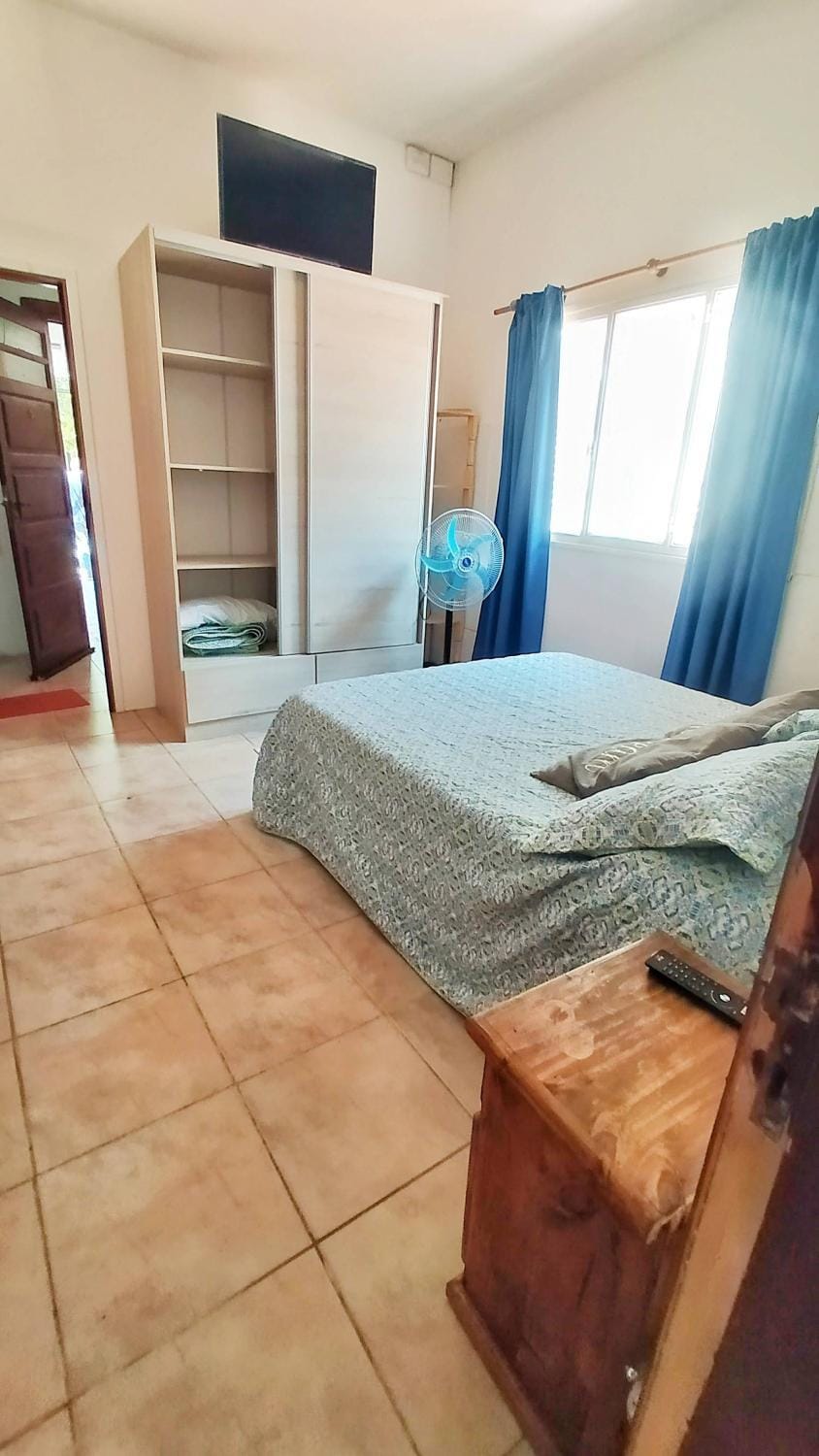 Bed, TV and multimedia, Photo of the whole room, Bedroom, Guests
