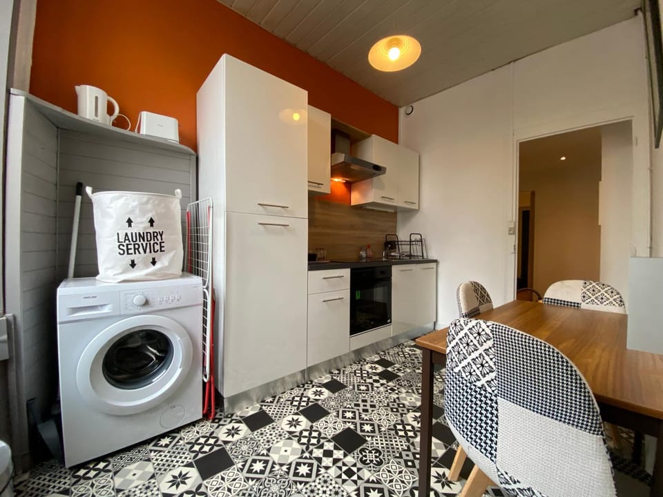 Kitchen or kitchenette, Dining area, dishwasher, minibar, pet friendly, stove, washing machine