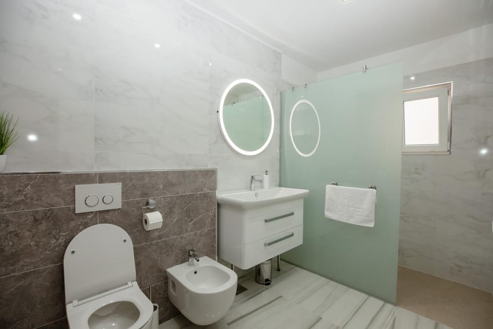 Shower, Bathroom, bidet, towels