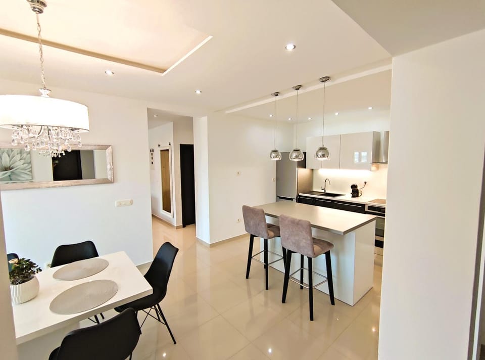 Dining area, kitchen