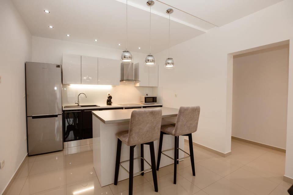 Kitchen or kitchenette, Dining area, dishwasher, minibar, pet friendly, stove