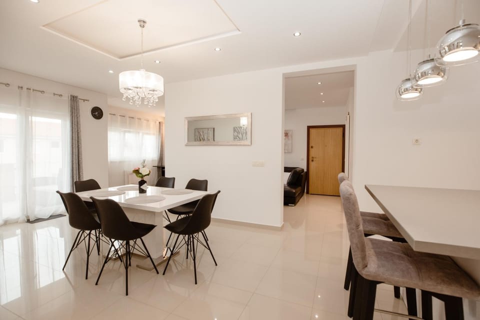 Seating area, Dining area