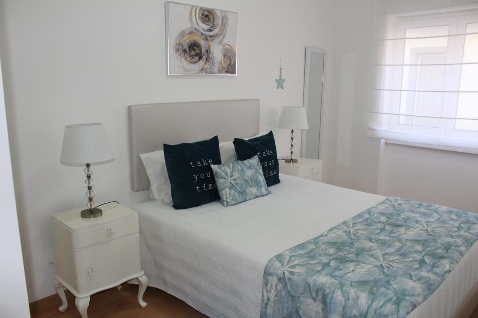 Bed, View (from property/room), View (from property/room), Bedroom, Sea view