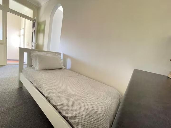 Cammeray Stay Above a Trendy Café, 2 free Cup Per day Apartment in Sydney