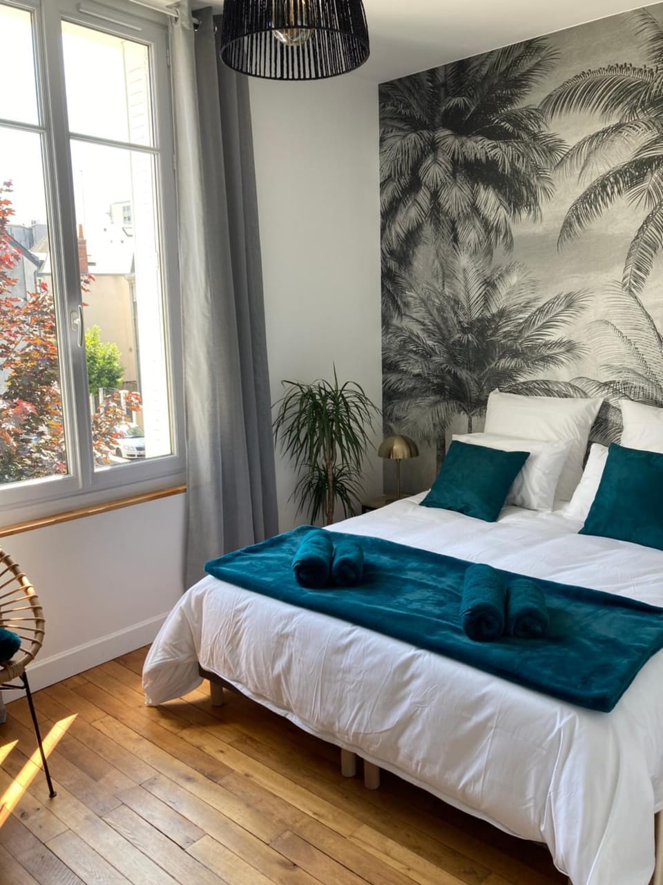 Photo of the whole room, Bedroom, towels