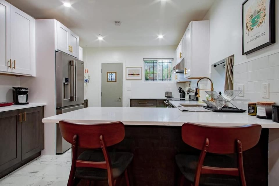 Fancy 1-BR in Central Location Parking available House in District of Columbia