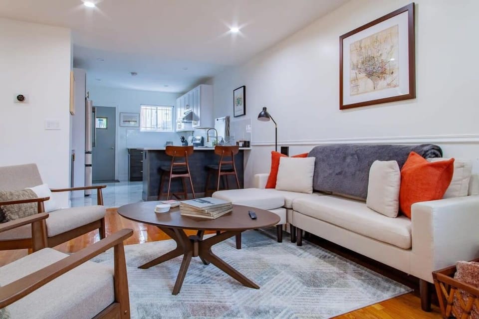Fancy 1-BR in Central Location Parking available House in District of Columbia