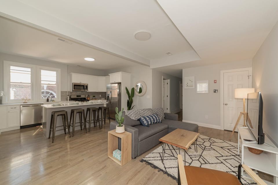 Kitchen or kitchenette, Living room, Seating area, minibar, pet friendly, stove