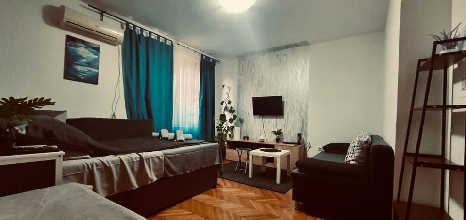 Communal lounge/ TV room, Bed, TV and multimedia, Living room, Photo of the whole room, Seating area, Evening entertainment, Bedroom, hair dresser, air conditioner