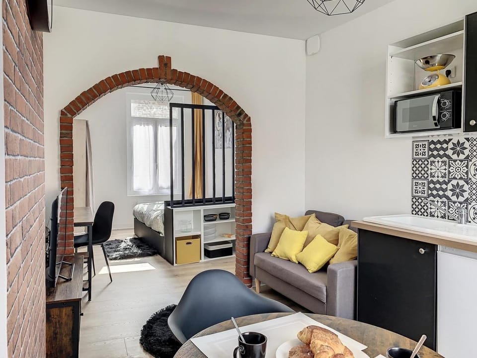 Kitchen or kitchenette, Photo of the whole room, Dining area