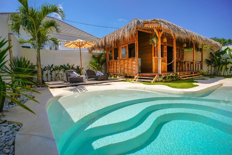 Property building, Patio, Day, Garden, Garden view, Pool view, Swimming pool, sunbed