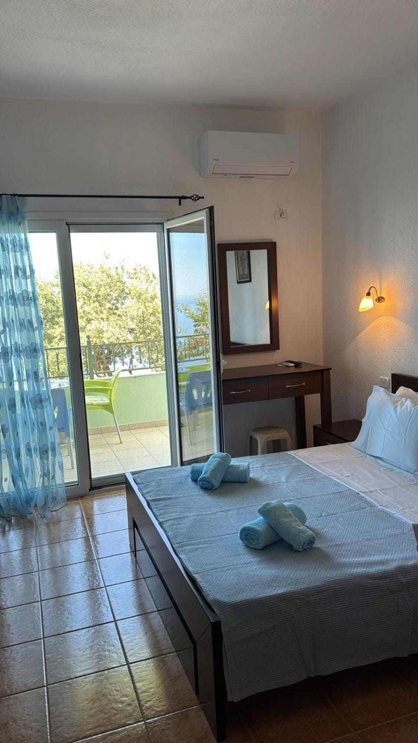 View (from property/room), Balcony/Terrace, Bedroom