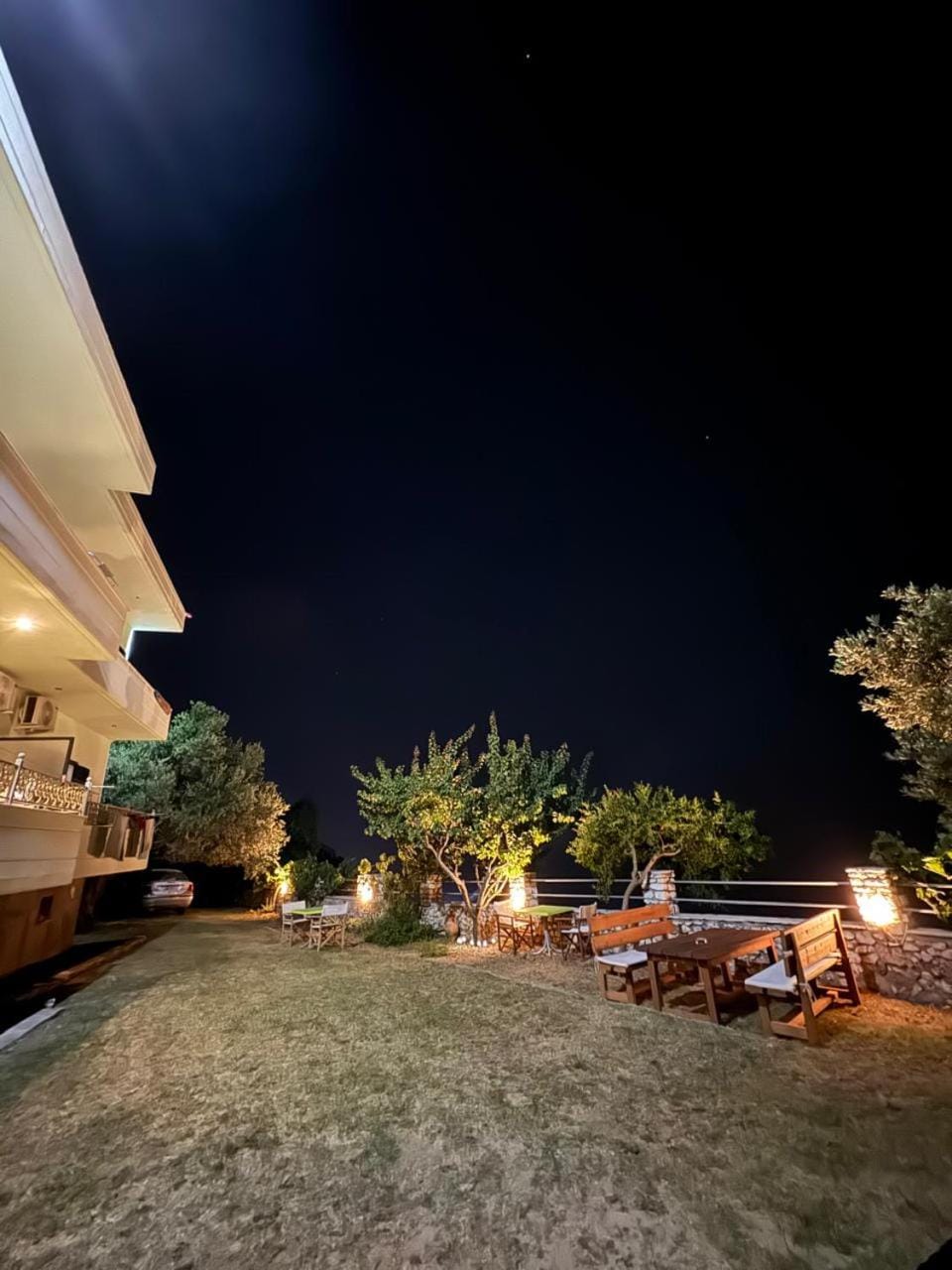 Property building, Garden, Balcony/Terrace, Garden view, Sea view