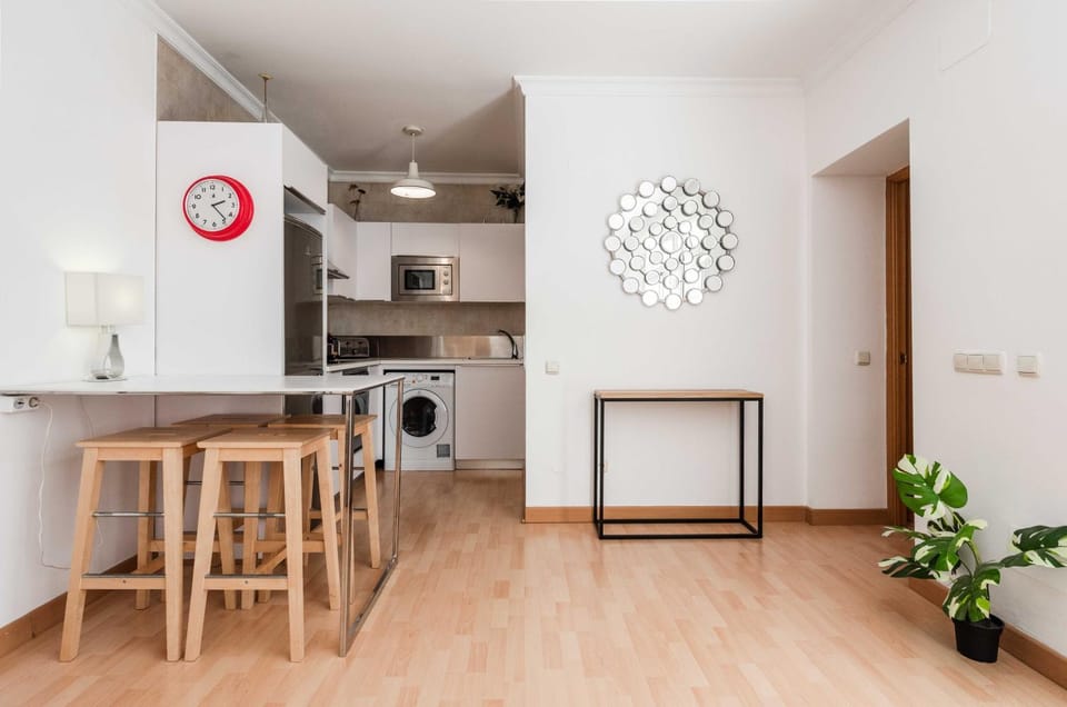 Kitchen or kitchenette, Dining area, minibar, pet friendly, stove