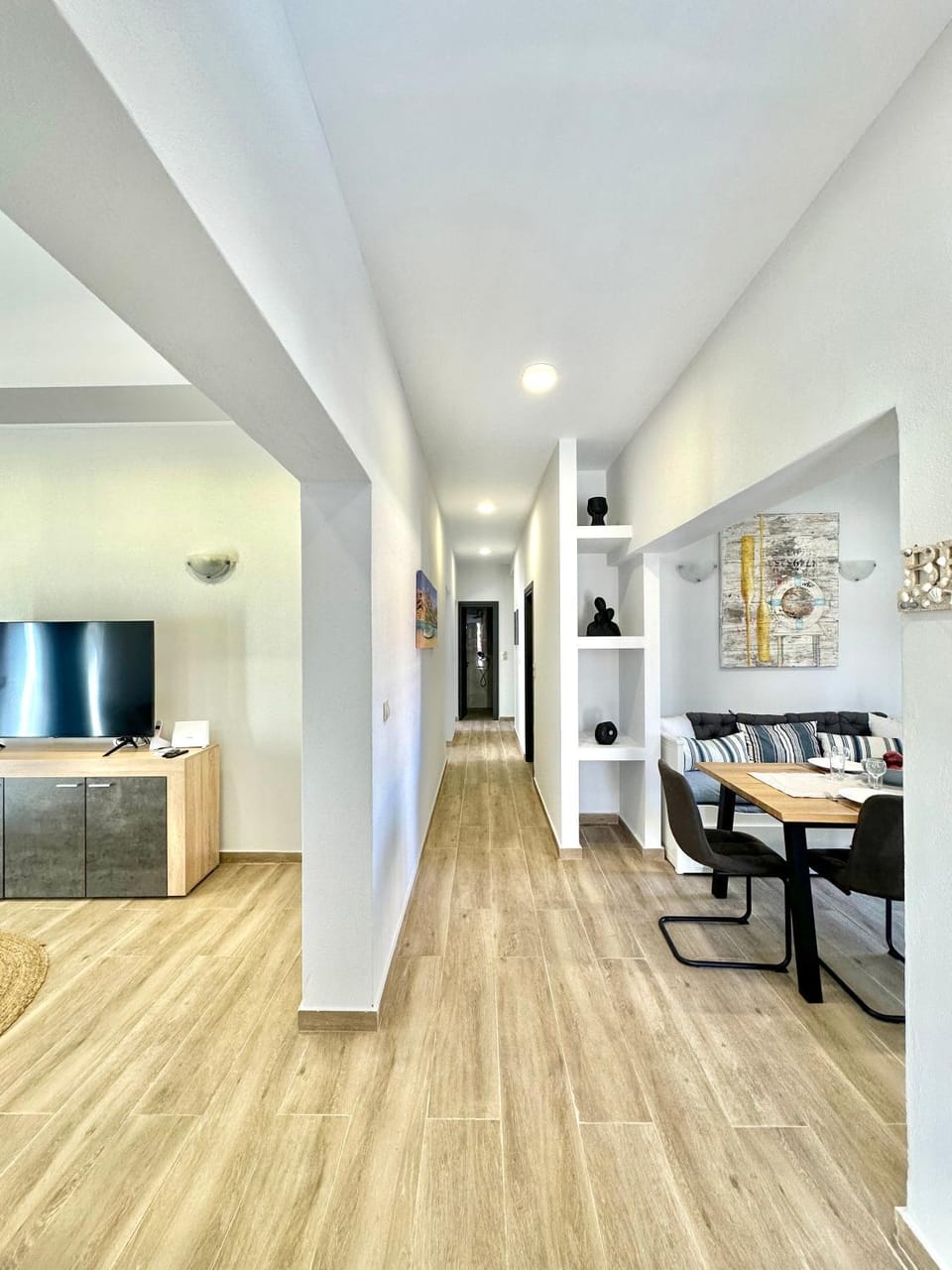 TV and multimedia, Living room, Seating area, Dining area