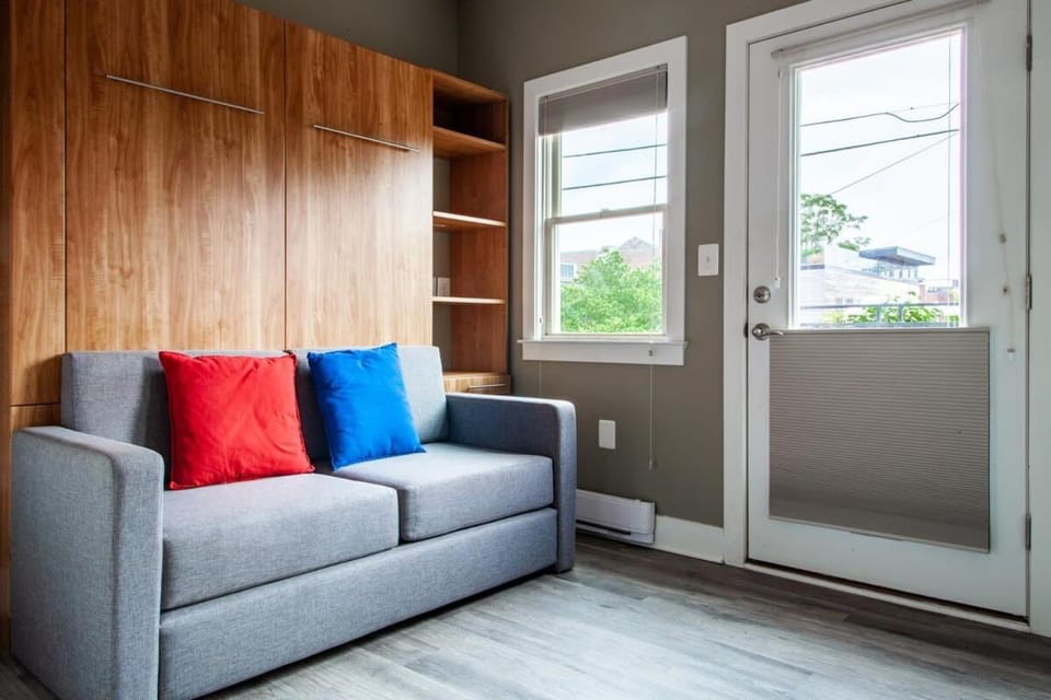 Eastern Market Carriage house efficiency PRIVACY Apartment in Capitol Hill