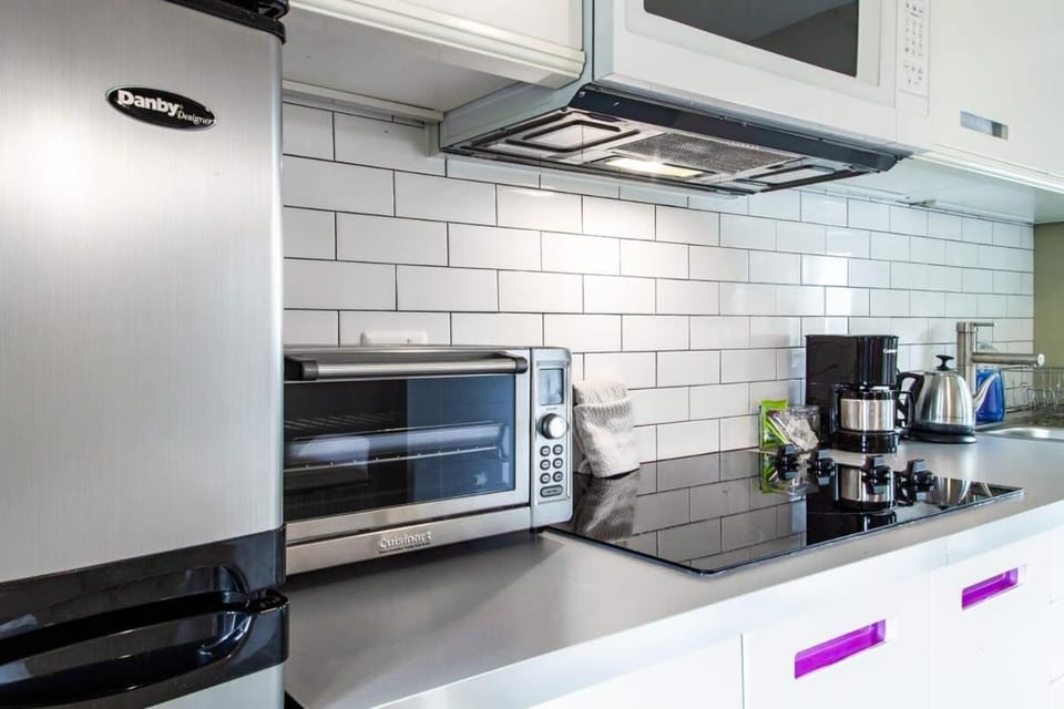 Eastern Market Carriage house efficiency PRIVACY Apartment in Capitol Hill