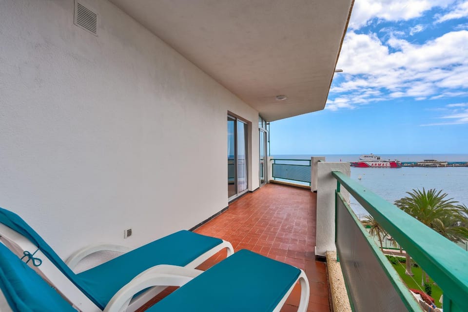 Frontline Ocean View Apartment Los Cristianos Apartment in Los Cristianos