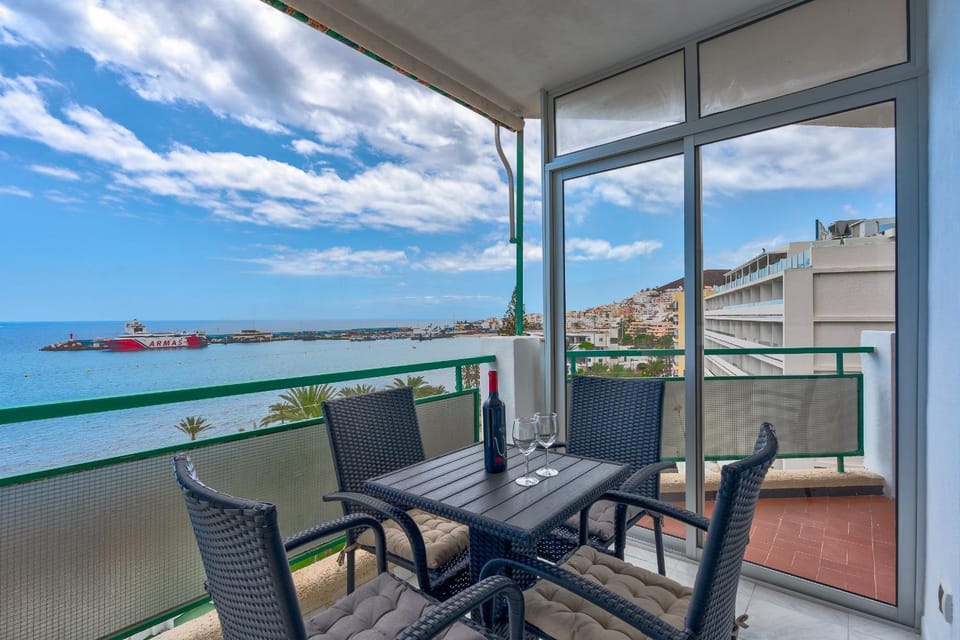 Frontline Ocean View Apartment Los Cristianos Apartment in Los Cristianos