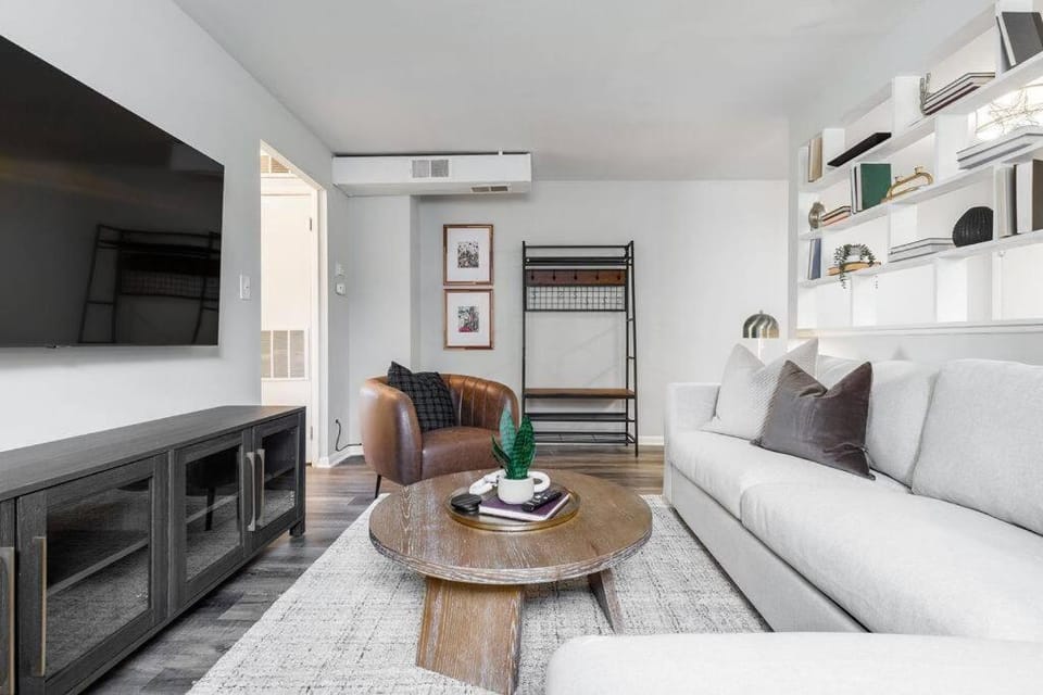 Maple Heights Retreat Apartment in Cleveland Heights