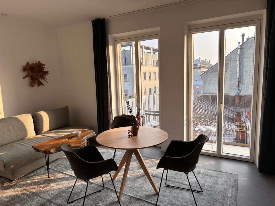 View (from property/room), Living room, Seating area, Dining area