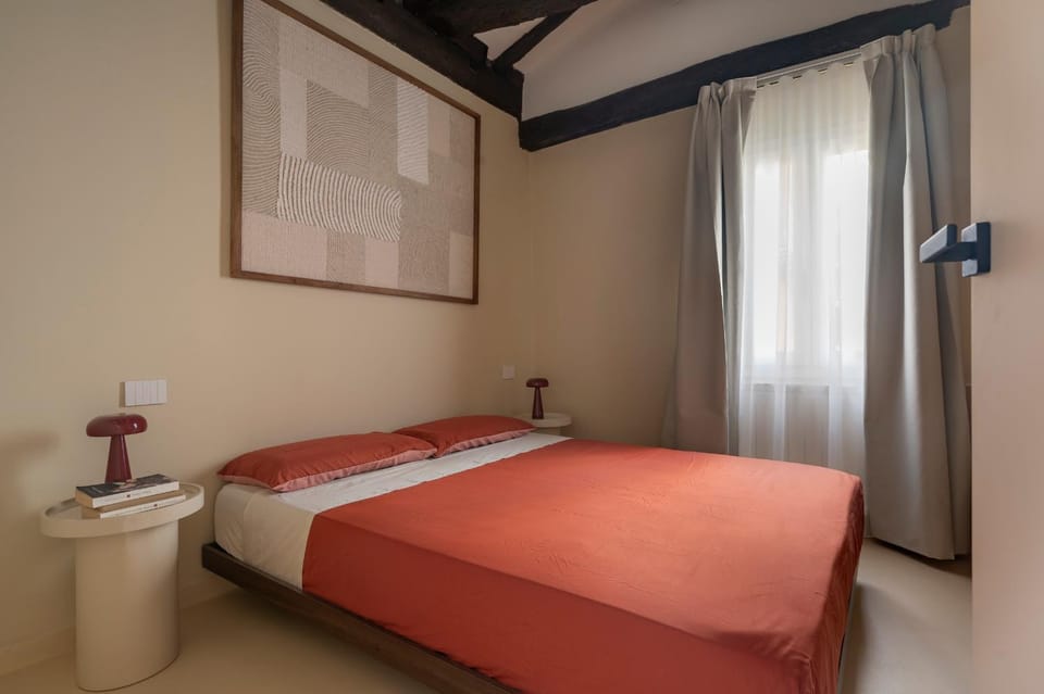 Just Urban Stays - Elegant 2-BR Penthouse with Balcony in City Center Apartment in Bologna