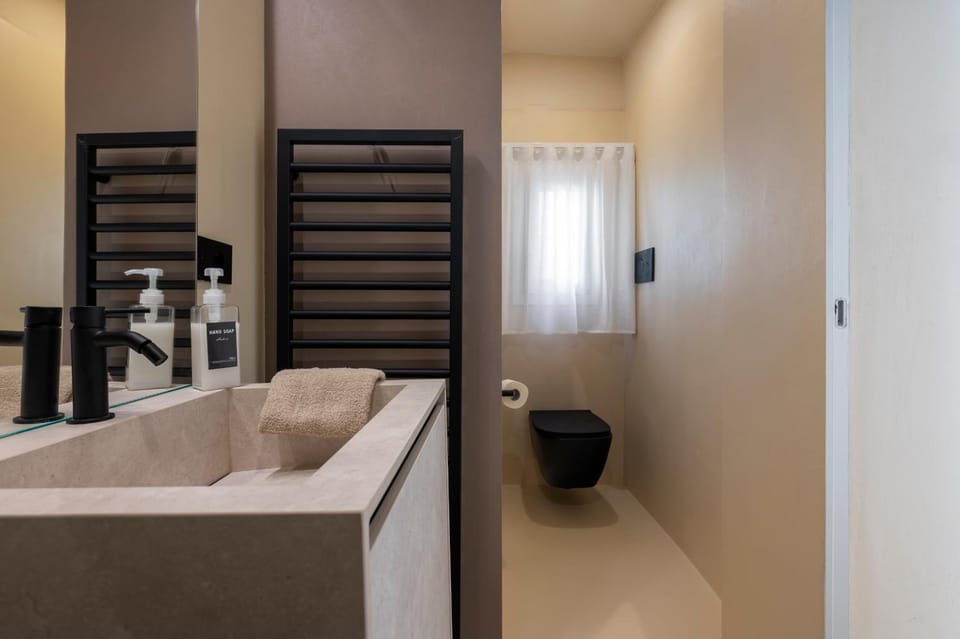 Just Urban Stays - Elegant 2-BR Penthouse with Balcony in City Center Apartment in Bologna